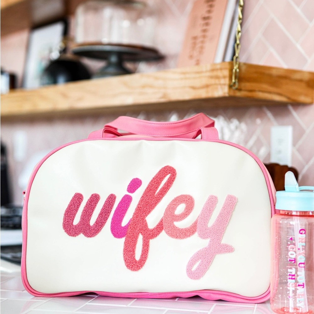 Wifey Duffle Bag NWT - Picture 1 of 3